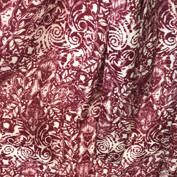 Burgundy and white flowy dress - Picture 2 of 4